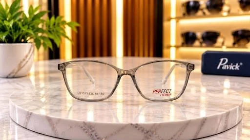 إطار عصري أنيق رمادي شفاف - PERFECT EYEWEAR (LG1513) — أسود